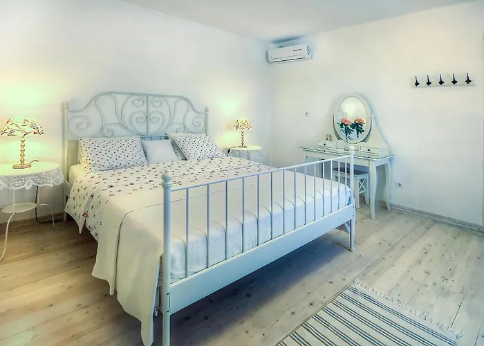 Mare Monti Casa de Férias Drivenik